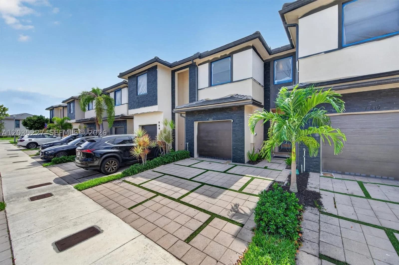 3+1 Townhouse — 15841 91st Ct, Miami Lakes, FL 33018