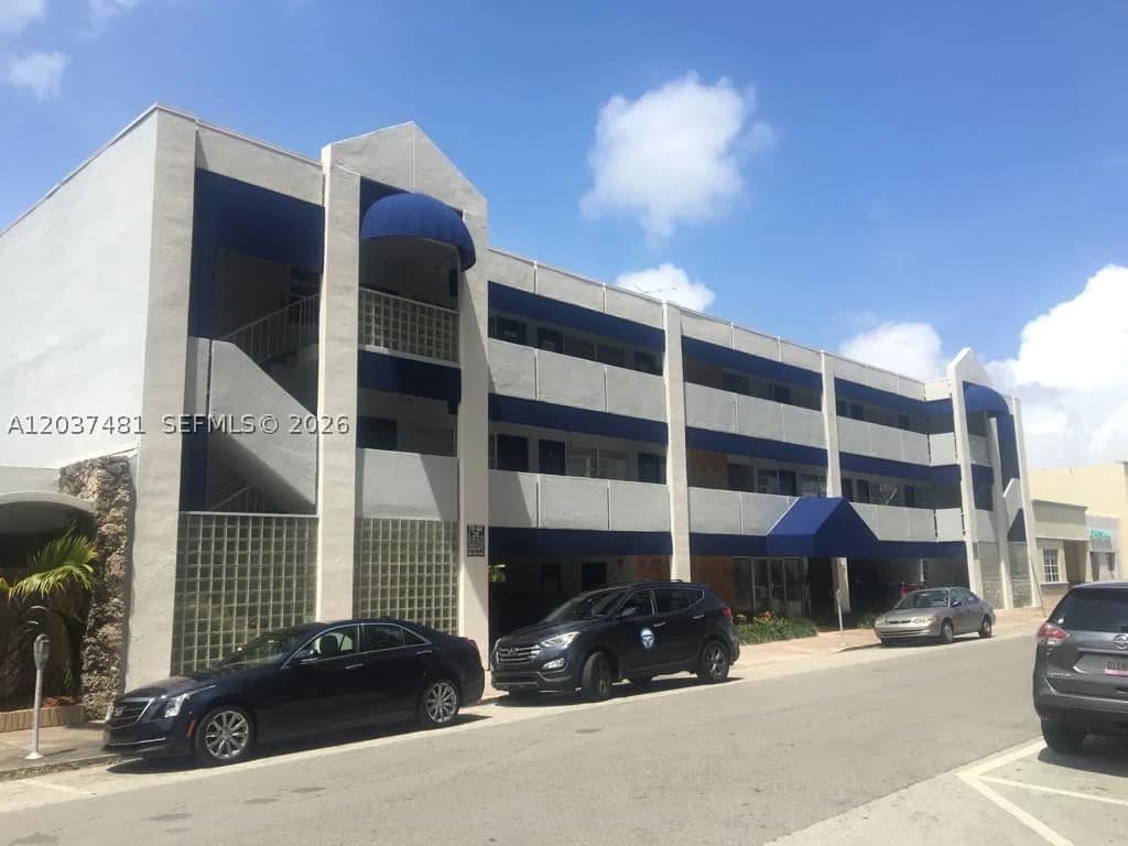 Property — 145 Madeira Ave #202, Coral Gables, FL 33134