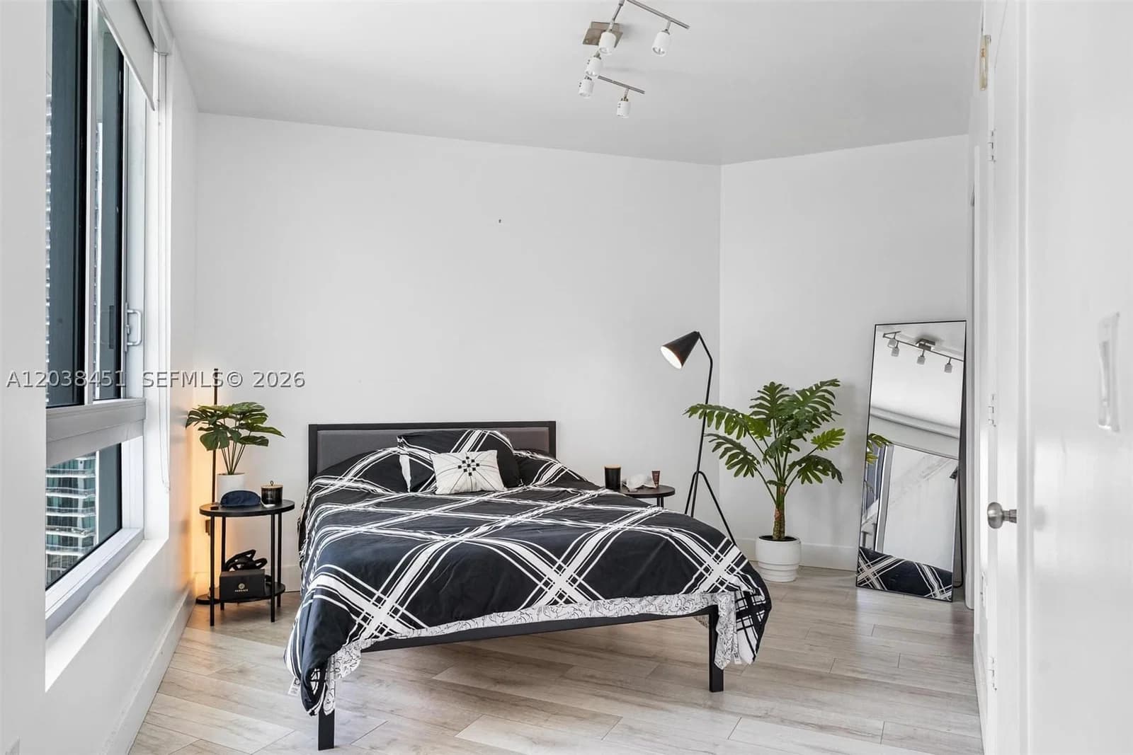 1-bedroom Condo — 350 Miami Ave #2108, Miami, FL 33130