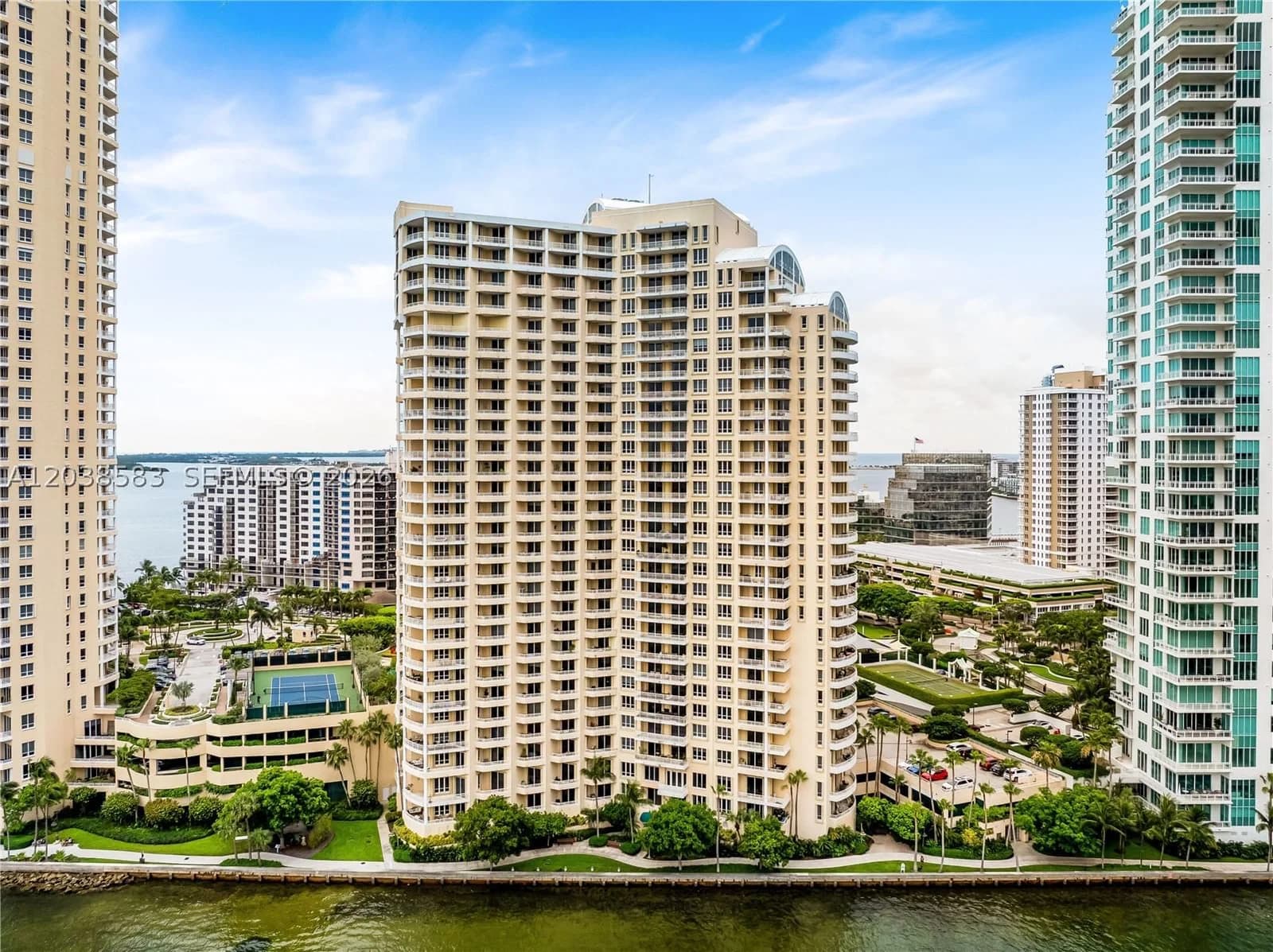 2+1 Condo — 888 Brickell Key Dr #1010, Miami, FL 33131