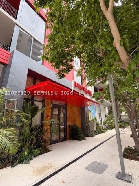 Condo — 90 32nd St #823, Miami, FL 33137