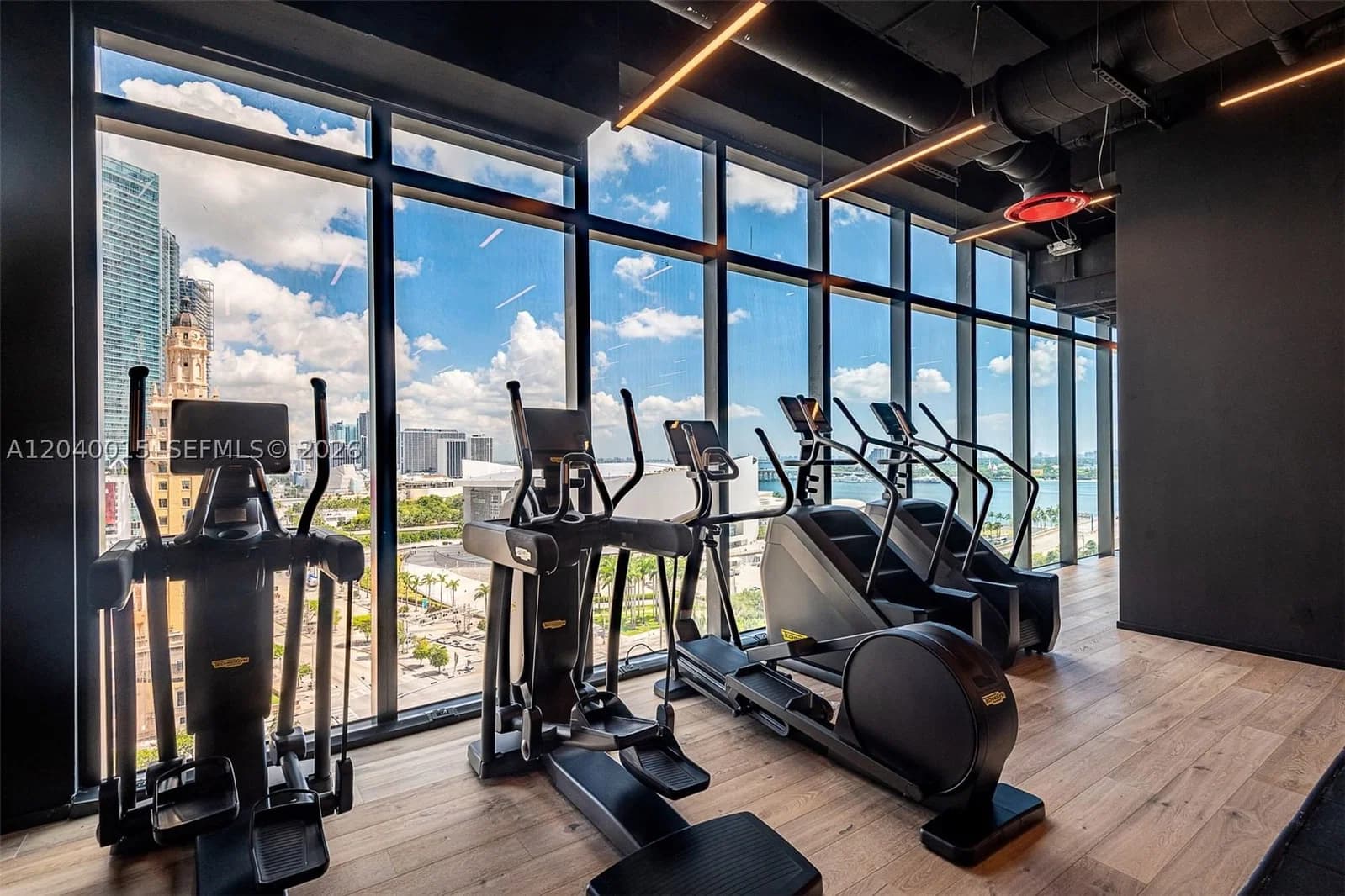 3-bedroom Condo — 398 5th St #2301, Miami, FL 33132