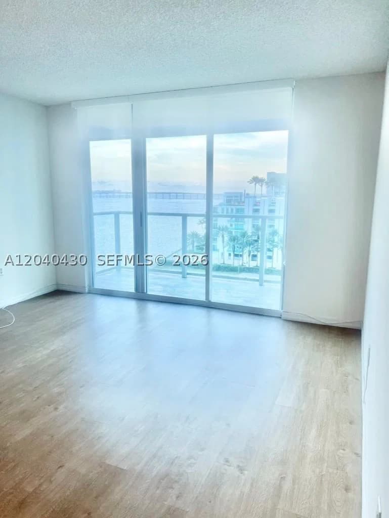 1-bedroom Condo — 1155 BRICKELL BAY DR #807, Miami, FL 33131