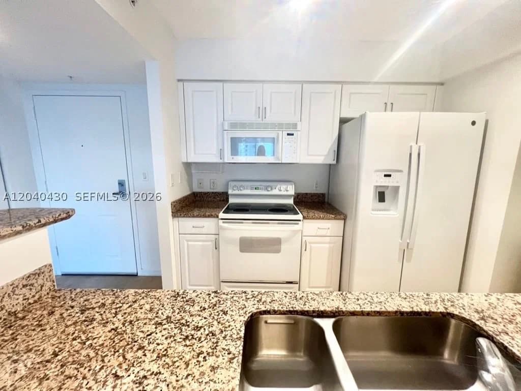 1-bedroom Condo — 1155 BRICKELL BAY DR #807, Miami, FL 33131