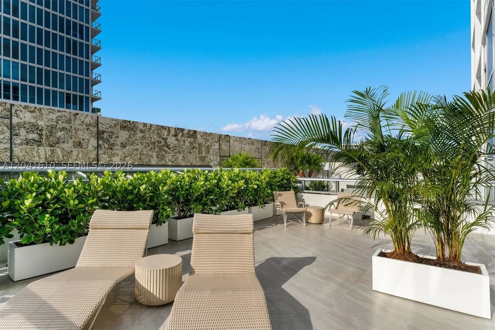 1-bedroom Condo — 6801 Collins Ave #DOOR 606, Miami Beach, FL 33141