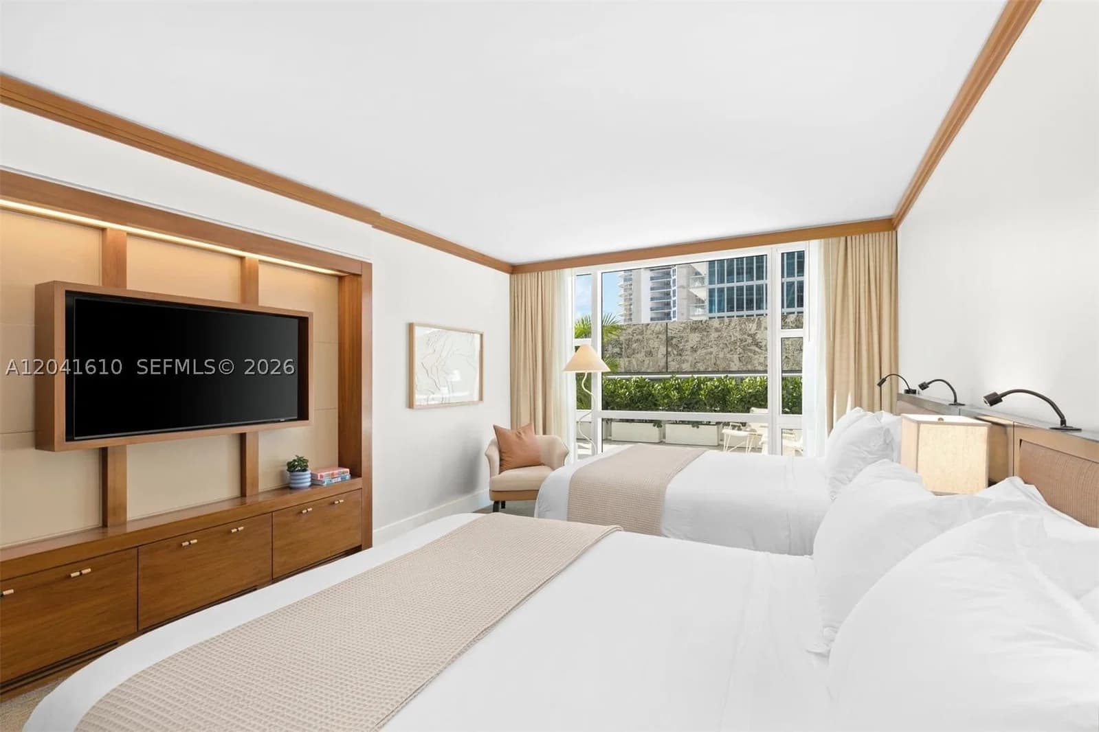 1-bedroom Condo — 6801 Collins Ave #DOOR 606, Miami Beach, FL 33141