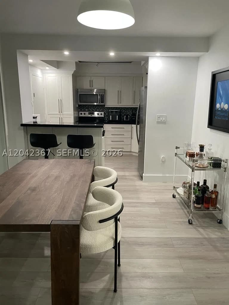1-bedroom Condo — 2333 Brickell Ave #314, Miami, FL 33129