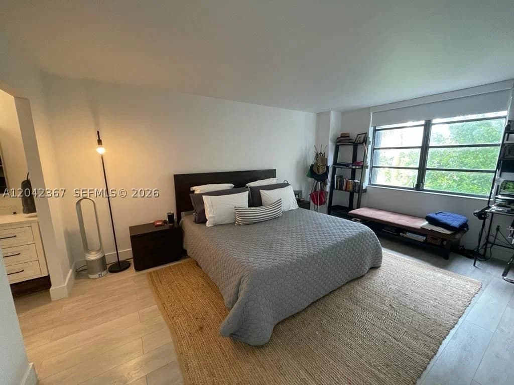 1-bedroom Condo — 2333 Brickell Ave #314, Miami, FL 33129