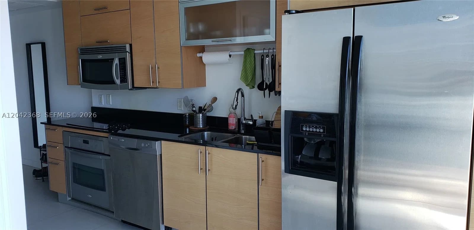 1-bedroom Condo — 60 13th St #1621, Miami, FL 33130