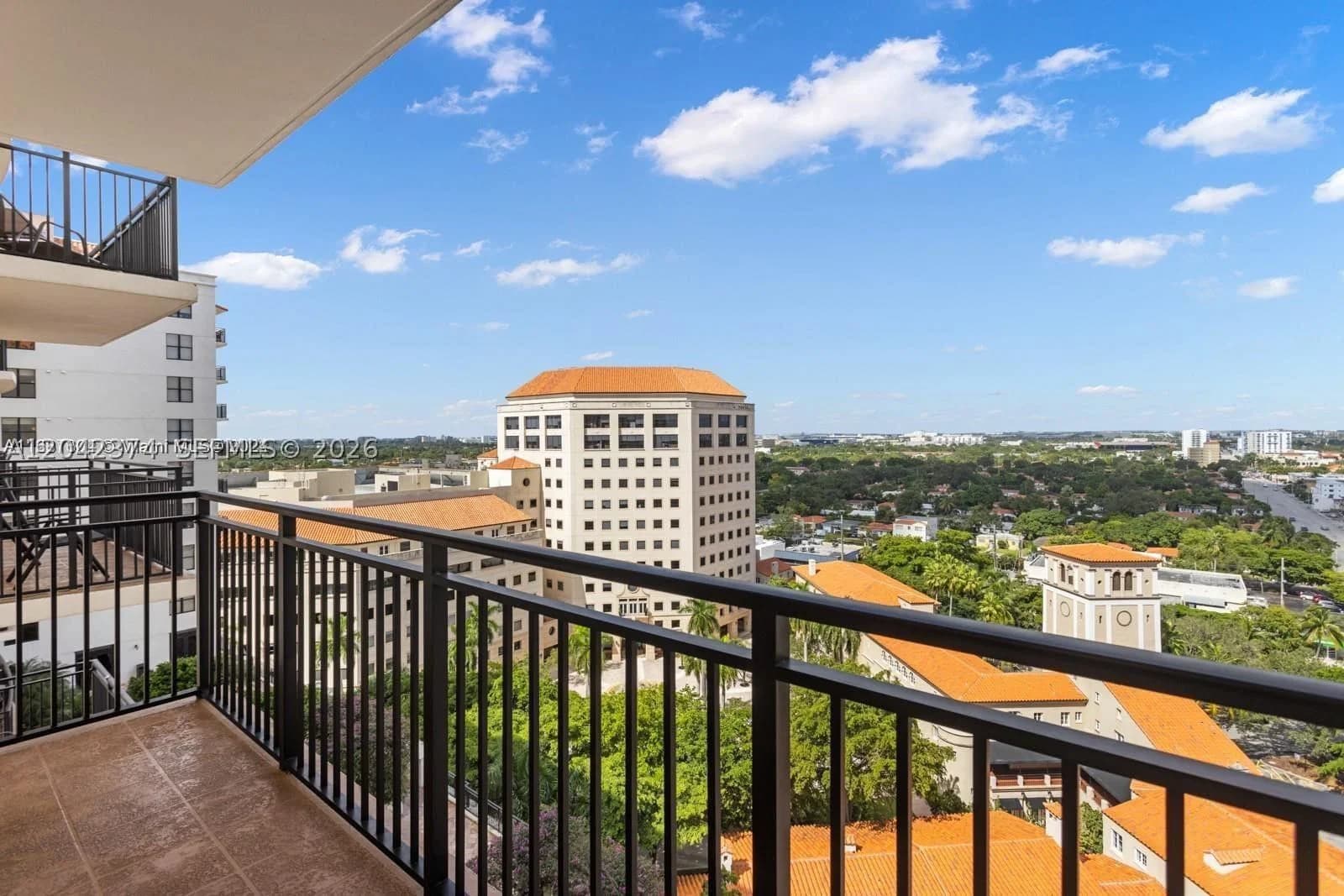 2+1 Condo — 888 Douglas Rd #1405, Coral Gables, FL 33134