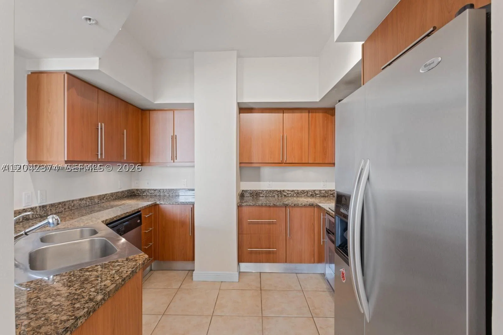 2+1 Condo — 888 Douglas Rd #1405, Coral Gables, FL 33134