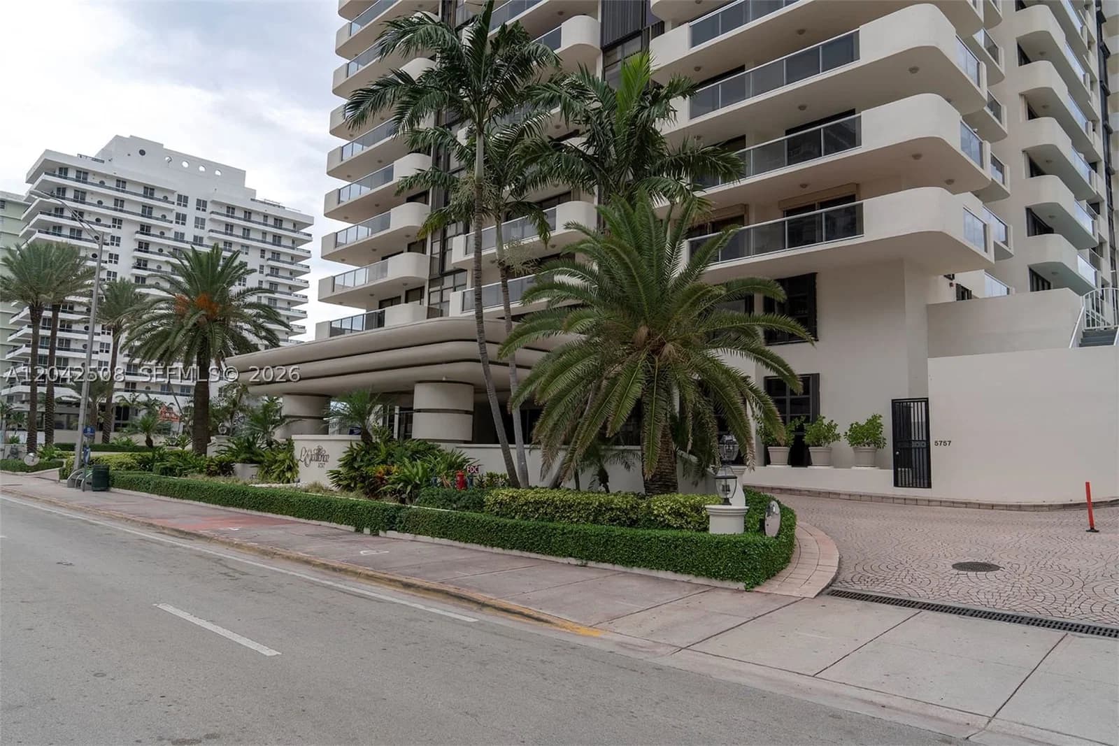 2-bedroom Condo — 5757 Collins Ave #1604, Miami Beach, FL 33140