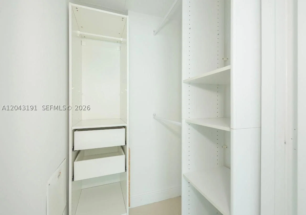 1-bedroom Condo — 60 13th St #1416, Miami, FL 33130