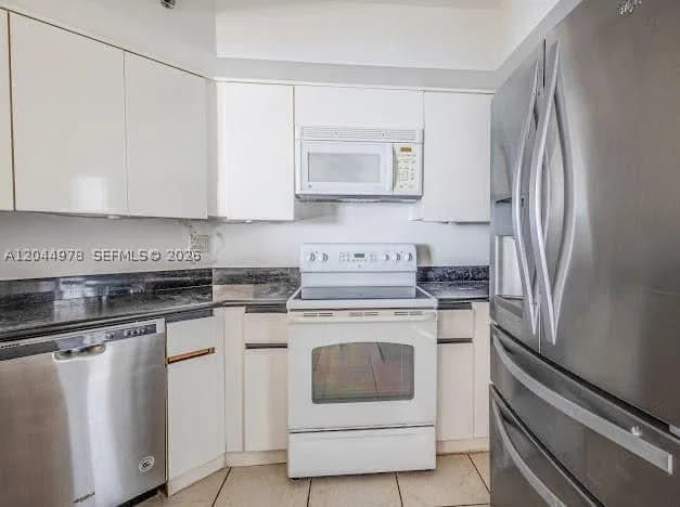 2-bedroom Condo — 6767 Collins Ave #1608, Miami Beach, FL 33141