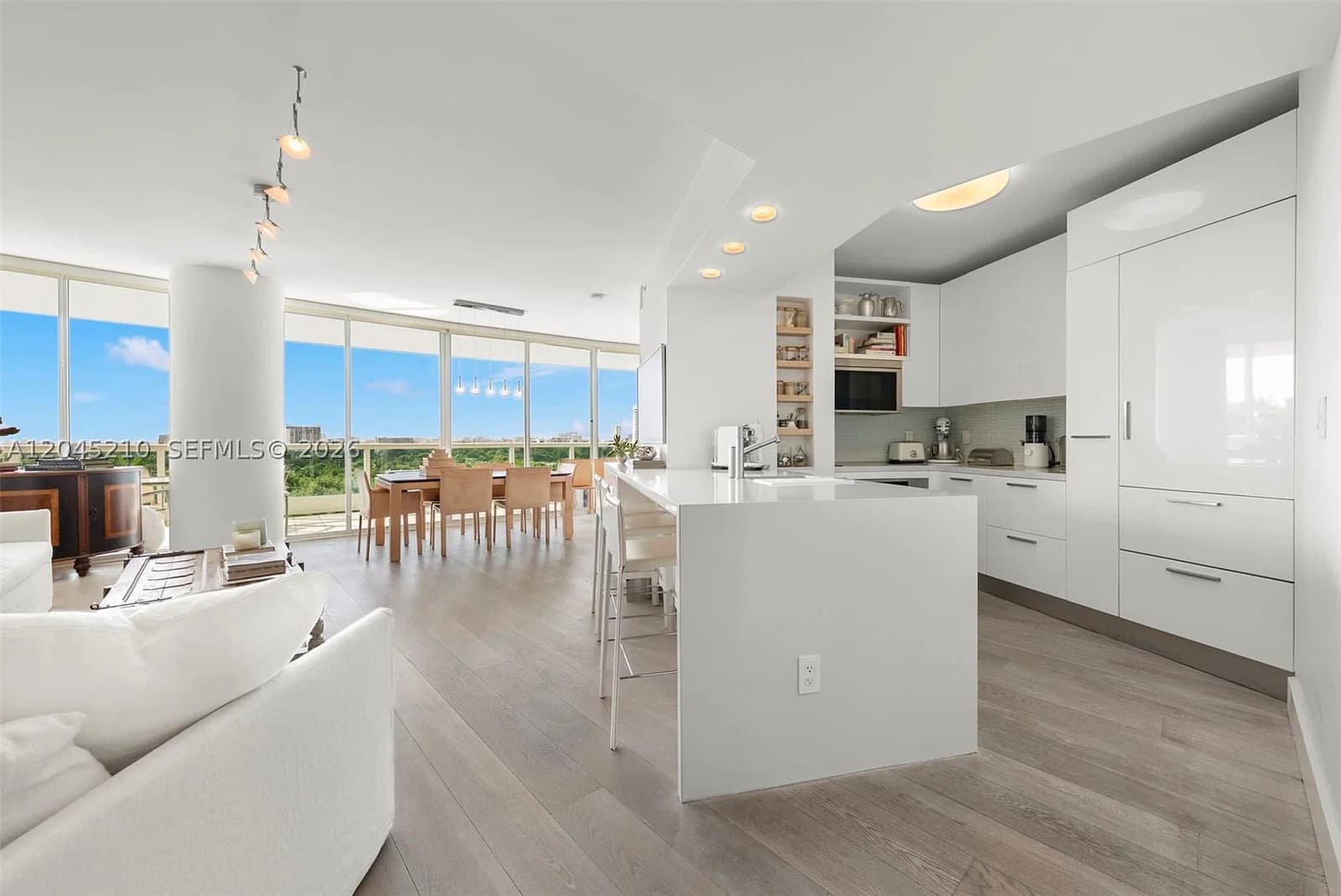 1-bedroom Condo — 2127 Brickell Ave #1006, Miami, FL 33129