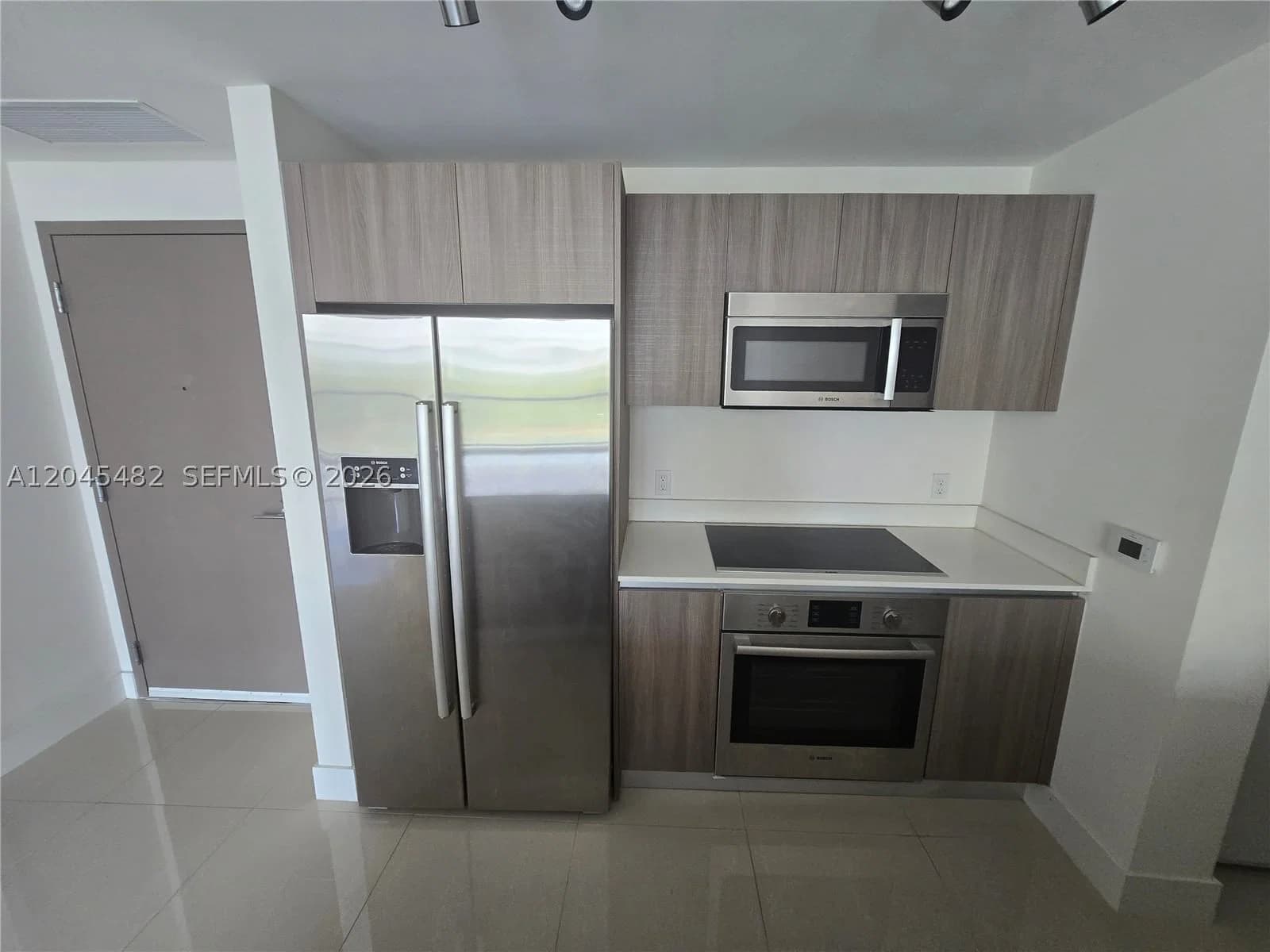 1+1 Condo — 201 17th Rd #611, Miami, FL 33129