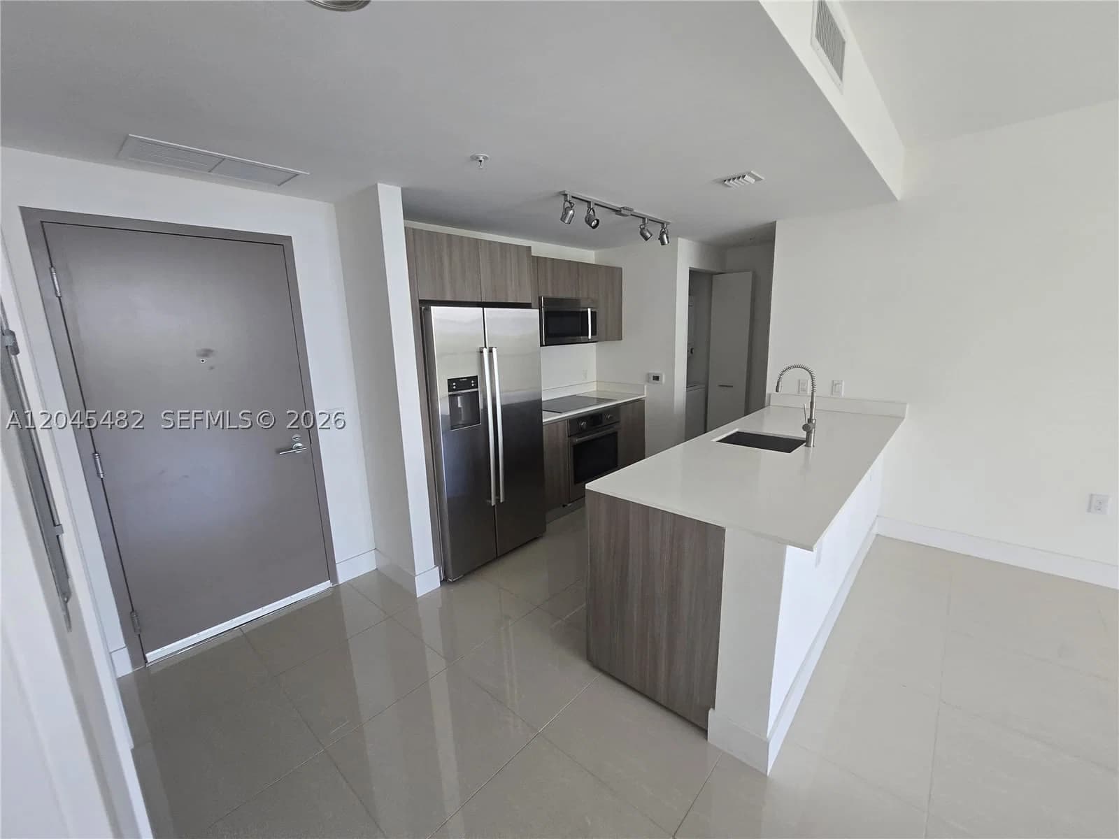 1+1 Condo — 201 17th Rd #611, Miami, FL 33129