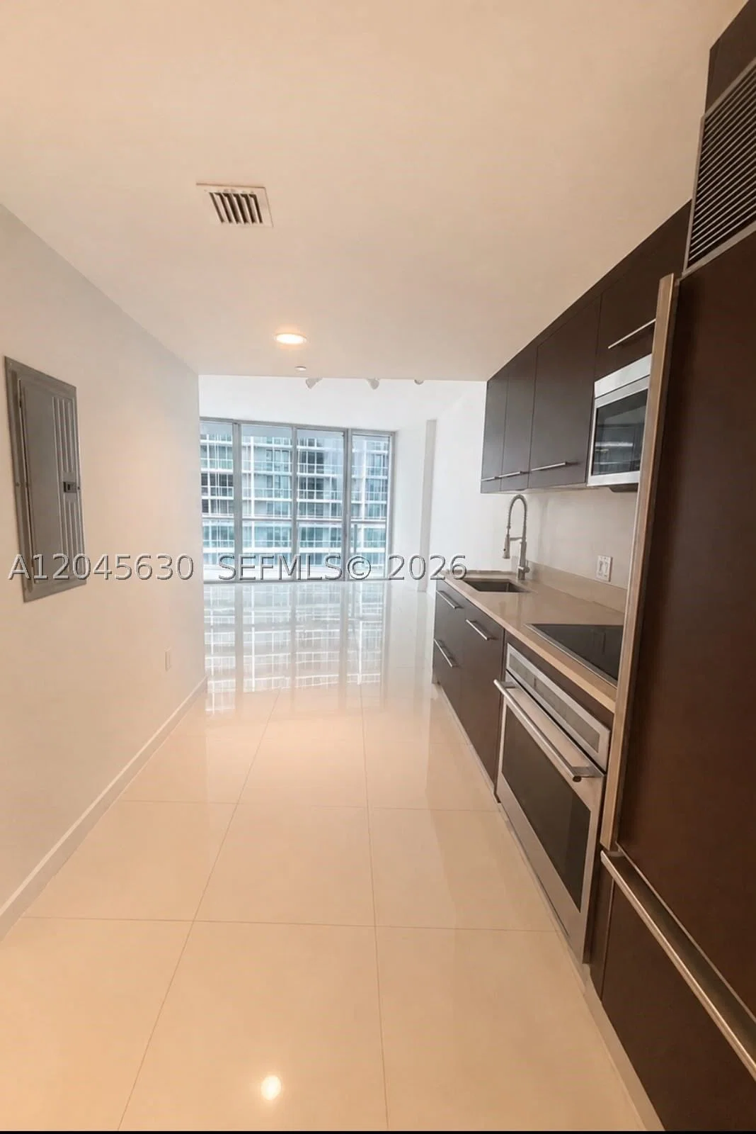 1+1 Condo — 495 Brickell Ave #3106, Miami, FL 33131
