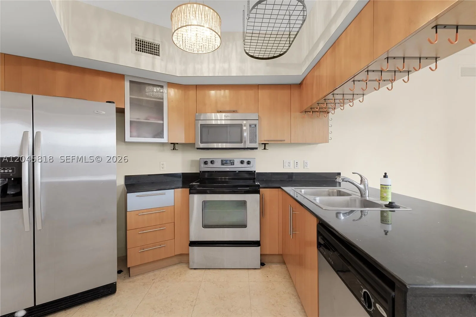 2+1 Condo — 1750 Bayshore Dr #2414, Miami, FL 33132
