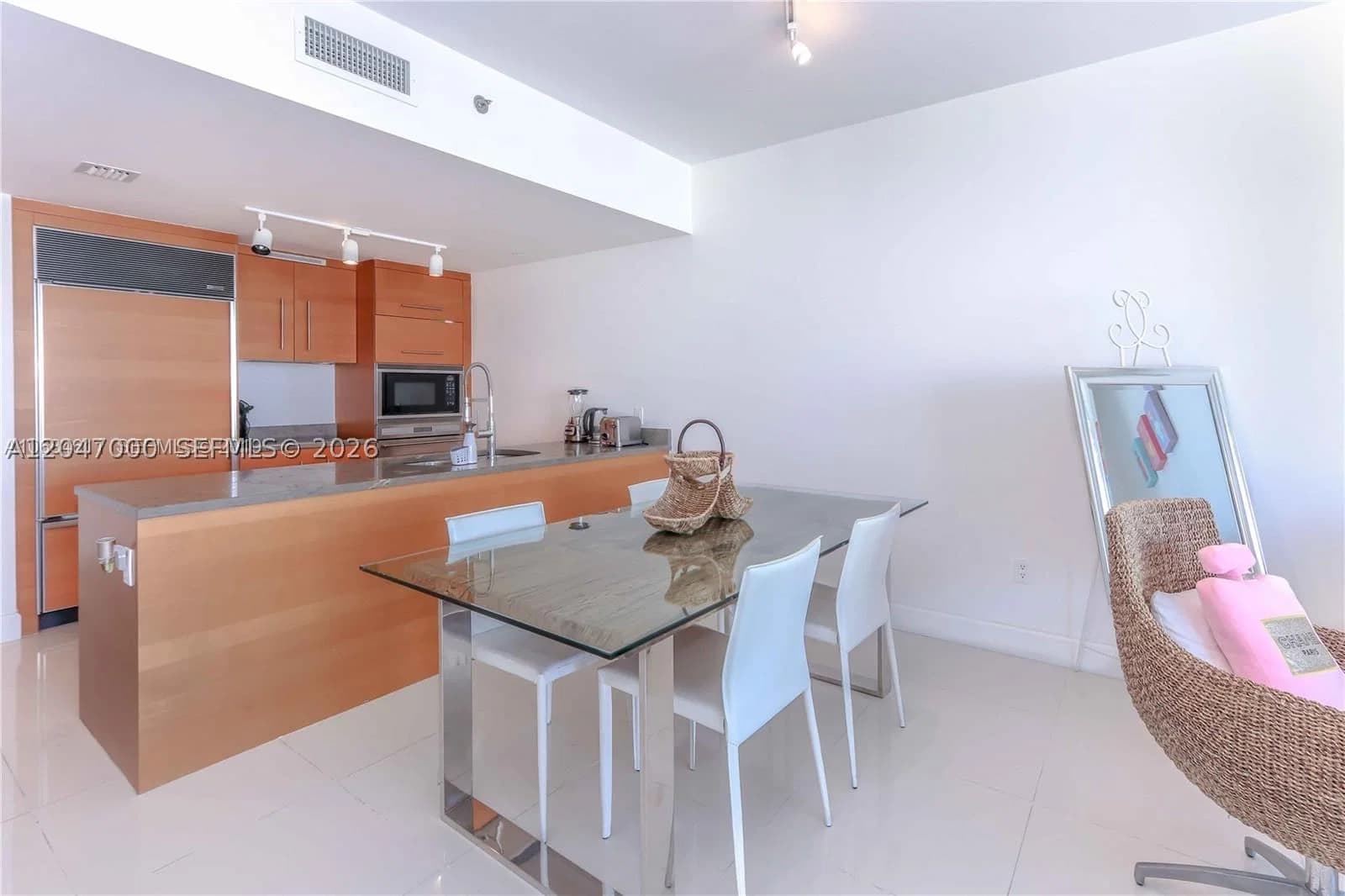 1+1 Condo — 475 Brickell Ave #4612, Miami, FL 33131
