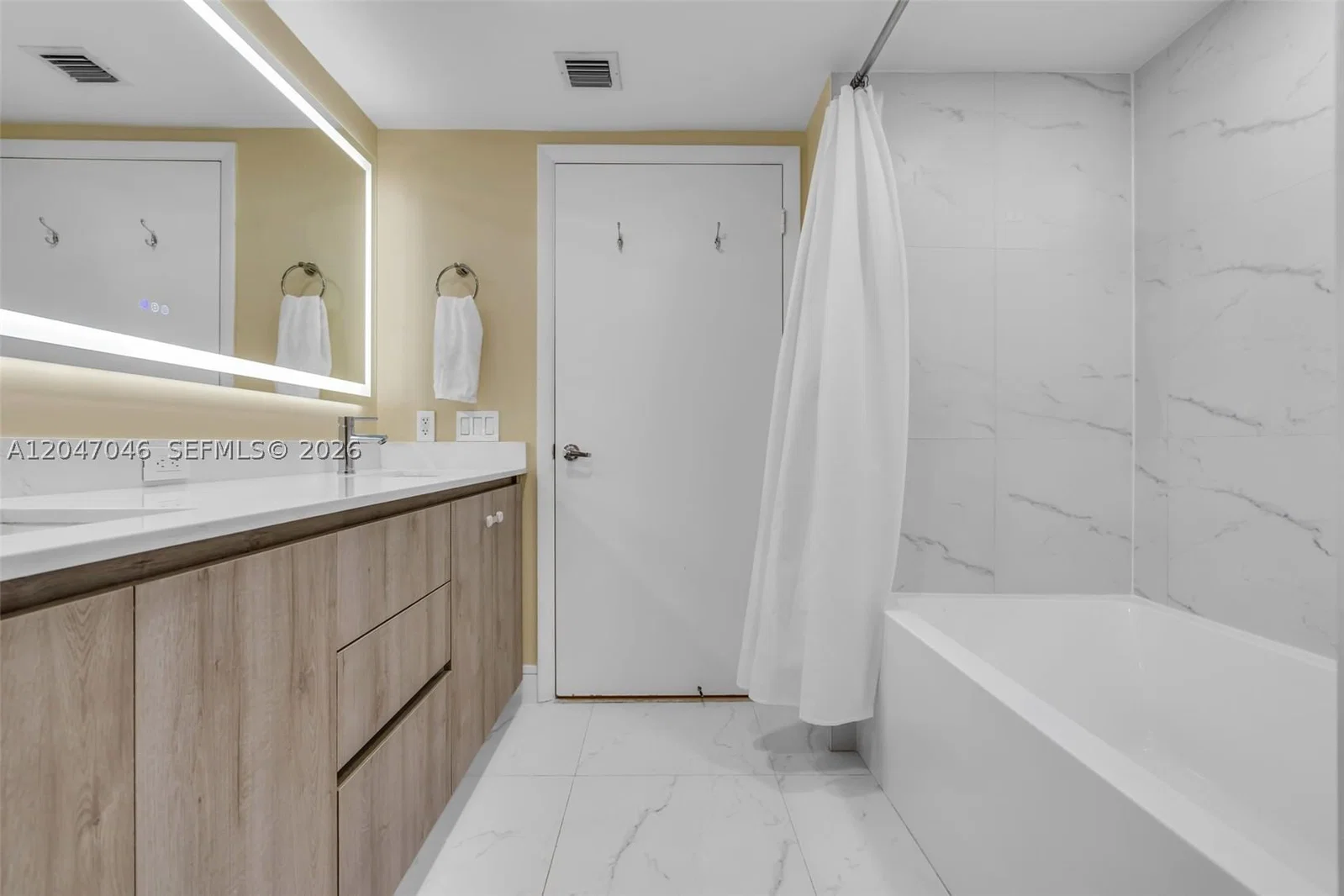 2-bedroom Condo — 41 5th St #908, Miami, FL 33131