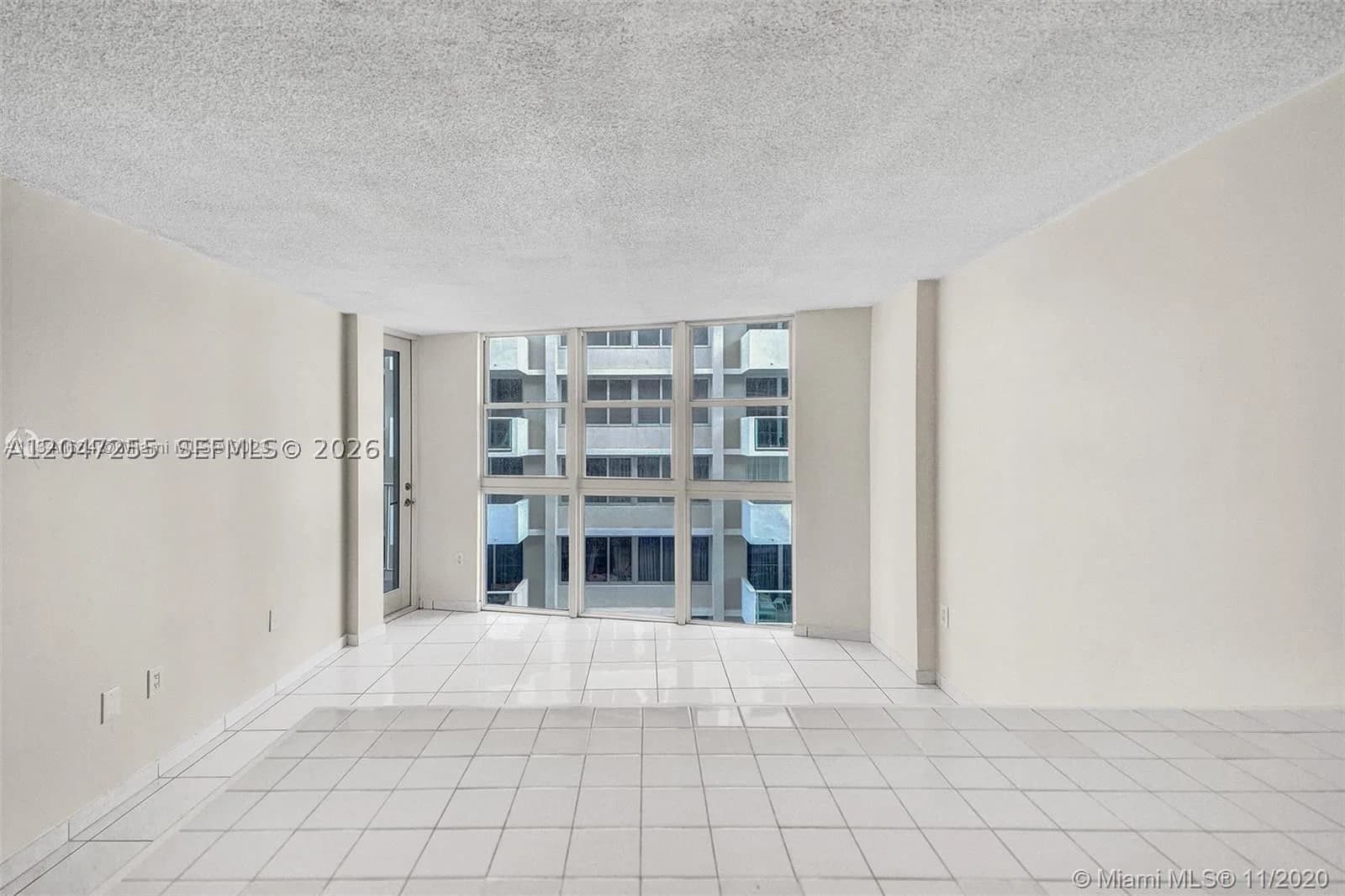 1-bedroom Condo — 1228 West Ave #613, Miami Beach, FL 33139