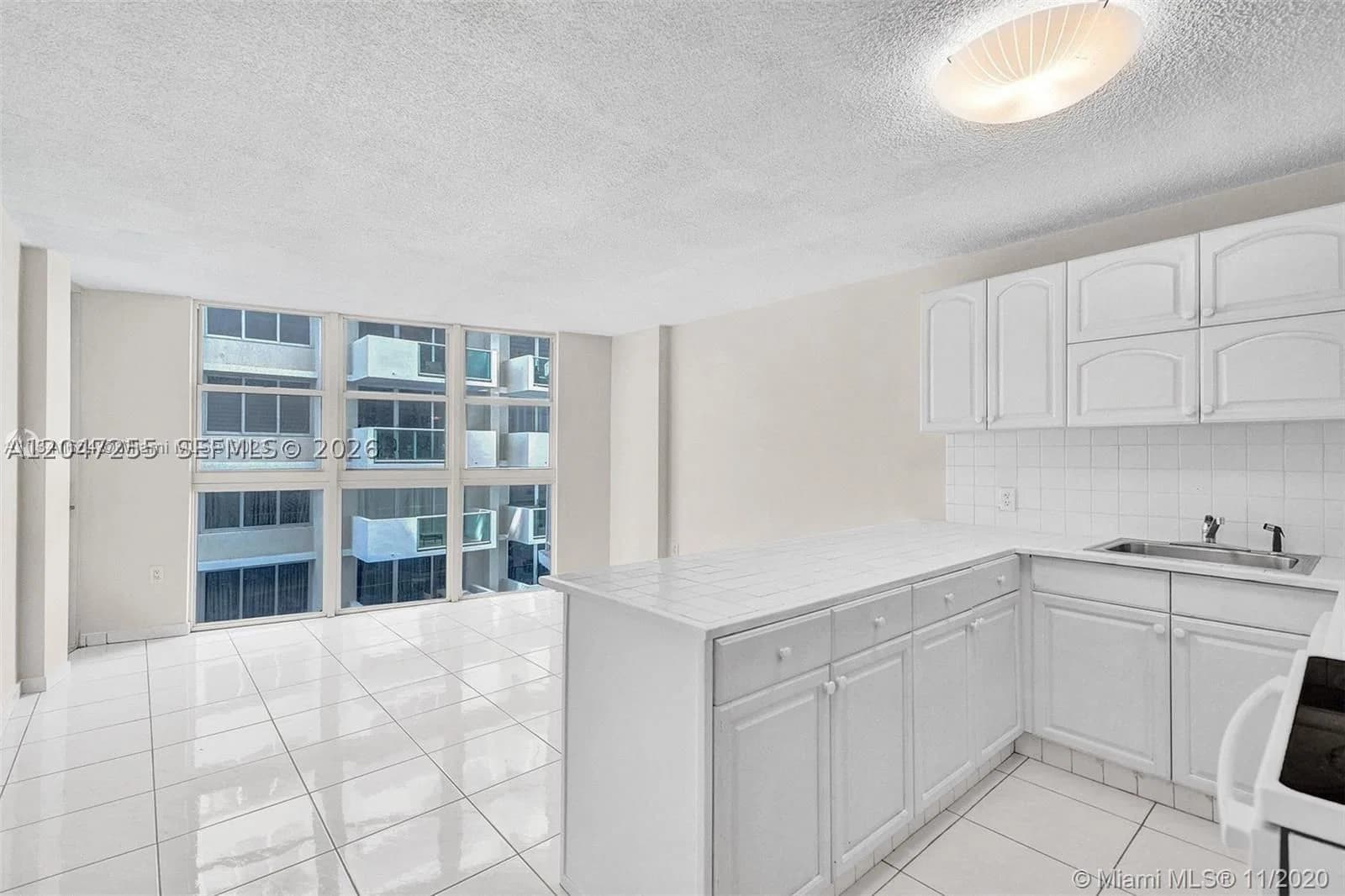 1-bedroom Condo — 1228 West Ave #613, Miami Beach, FL 33139