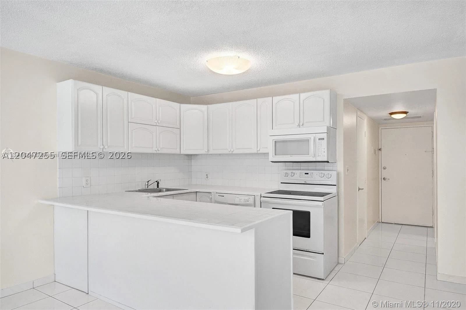 1-bedroom Condo — 1228 West Ave #613, Miami Beach, FL 33139