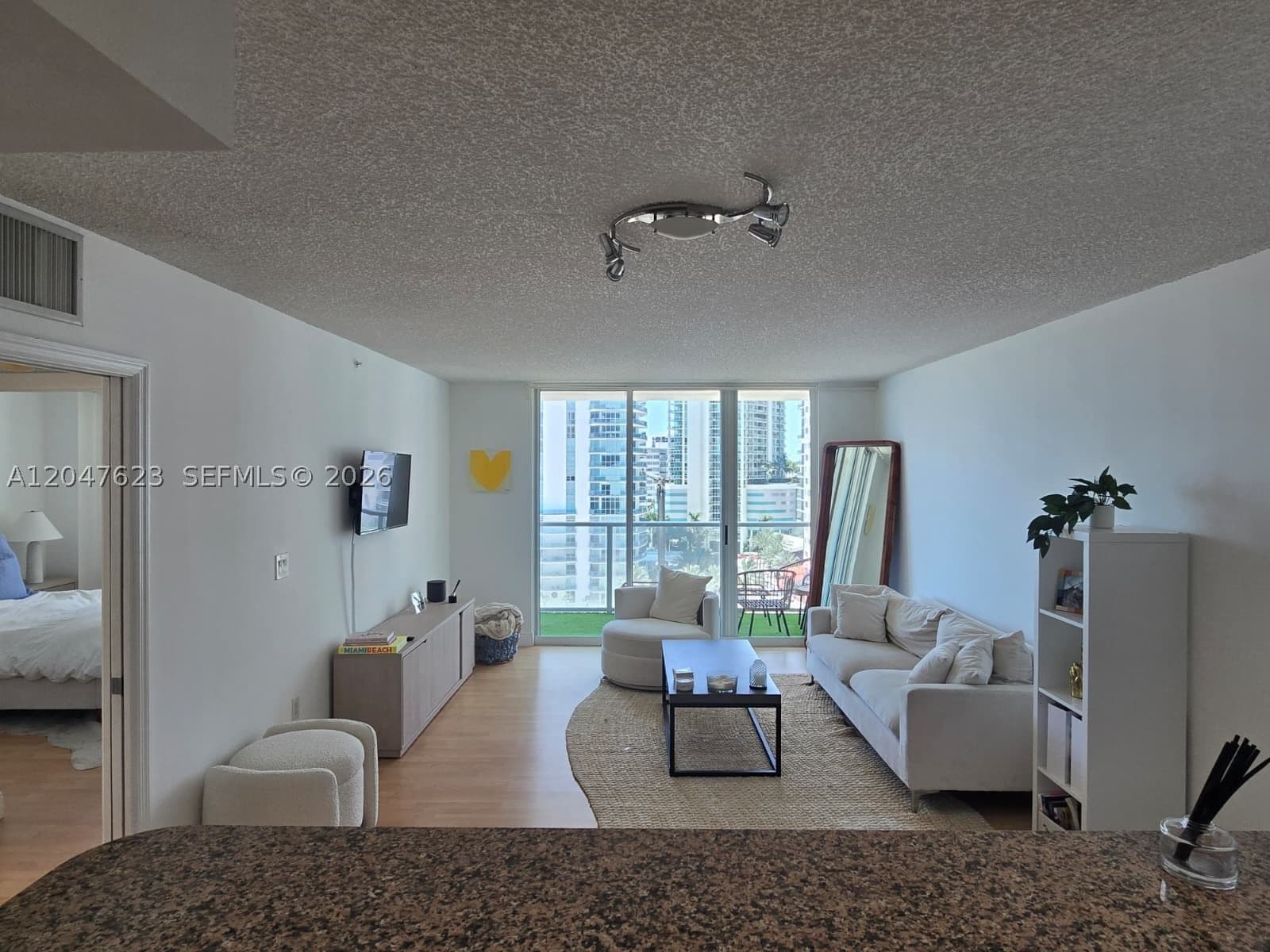 1-bedroom Condo — 1155 Brickell Bay Dr #1005, Miami, FL 33131