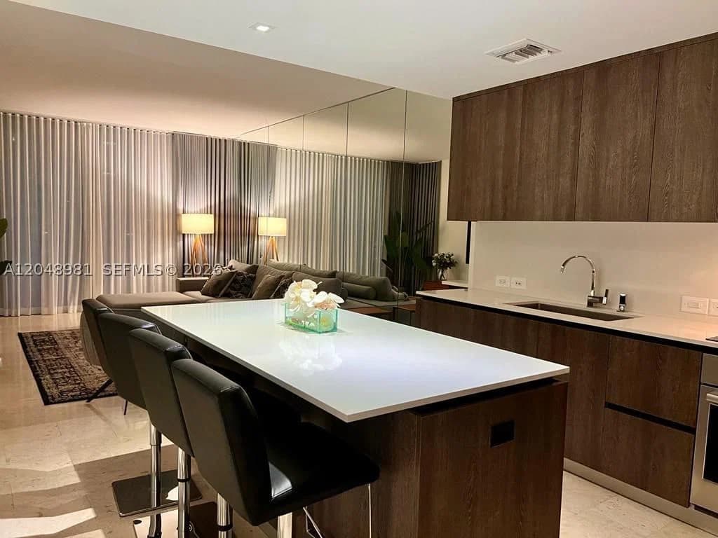 1-bedroom Condo — 88 7th St #808, Miami, FL 33130