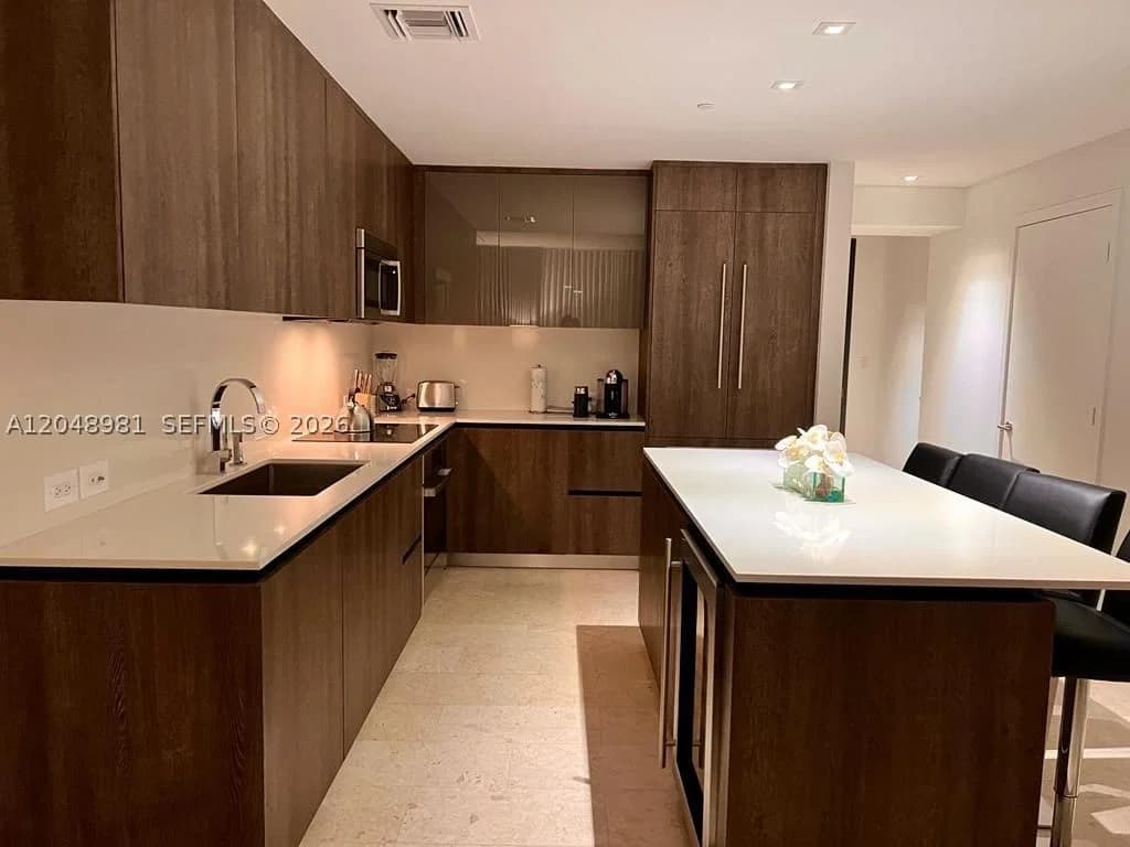 1+1 Condo — 88 7th St #808, Miami, FL 33130