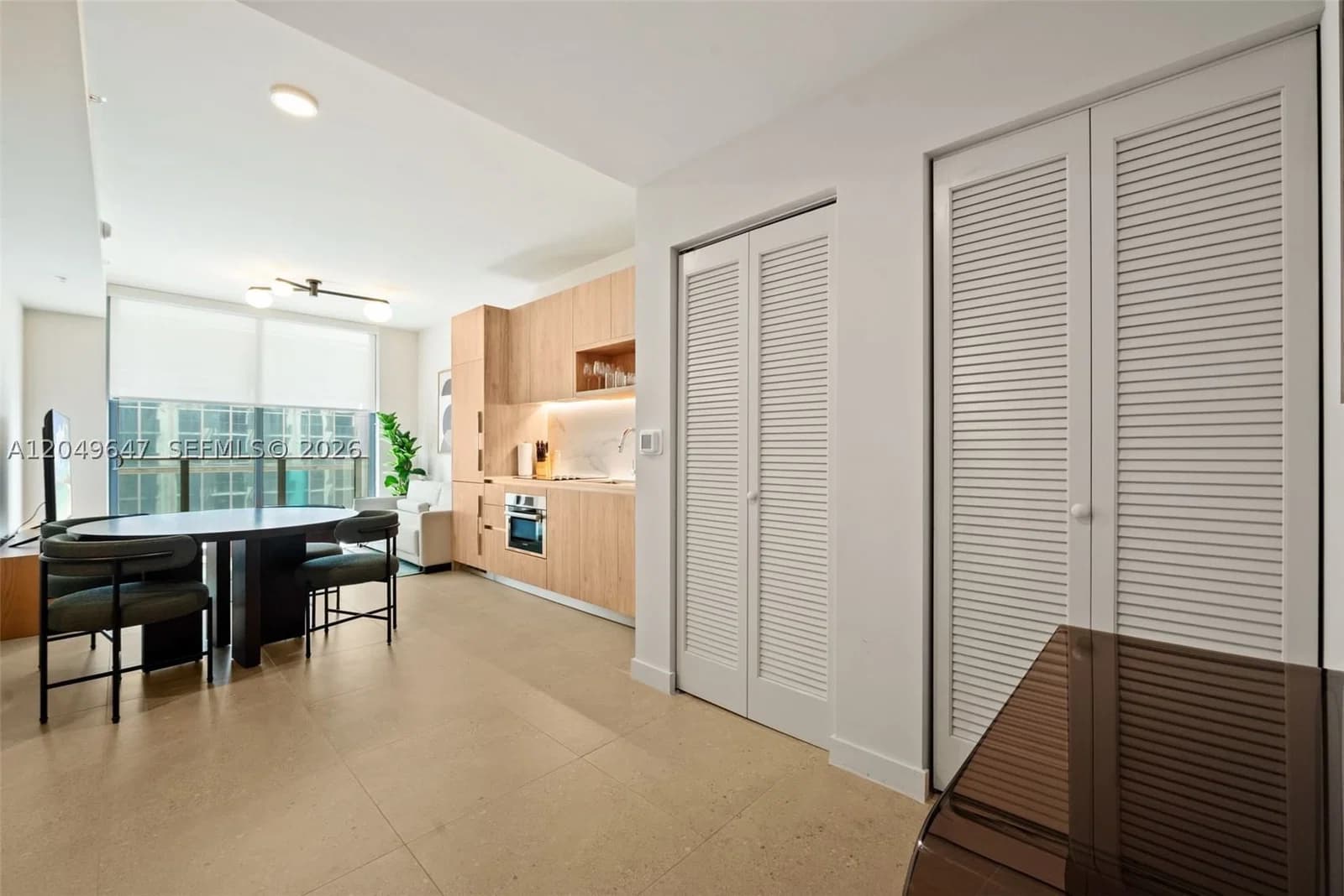 1-bedroom Condo — 11 6th St #2004, Miami, FL 33132