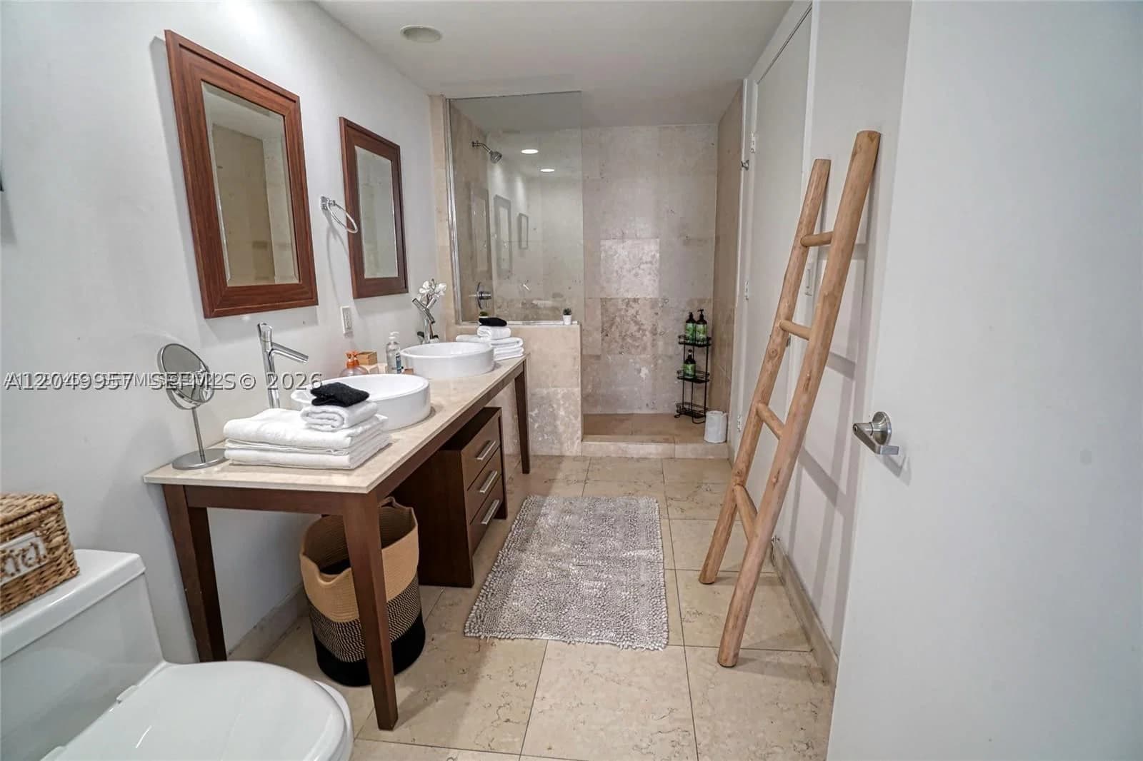 1+1 Condo — 485 Brickell Ave #1701, Miami, FL 33131