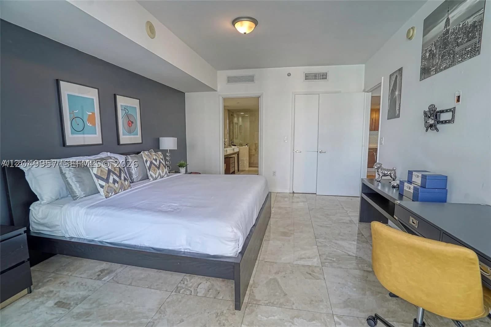 1+1 Condo — 485 Brickell Ave #1701, Miami, FL 33131