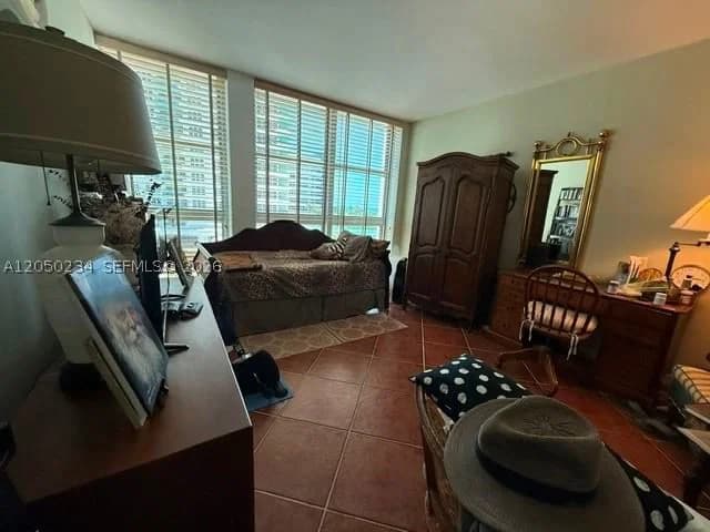 2+1 Condo — 5055 Collins Ave #4C, Miami Beach, FL 33140