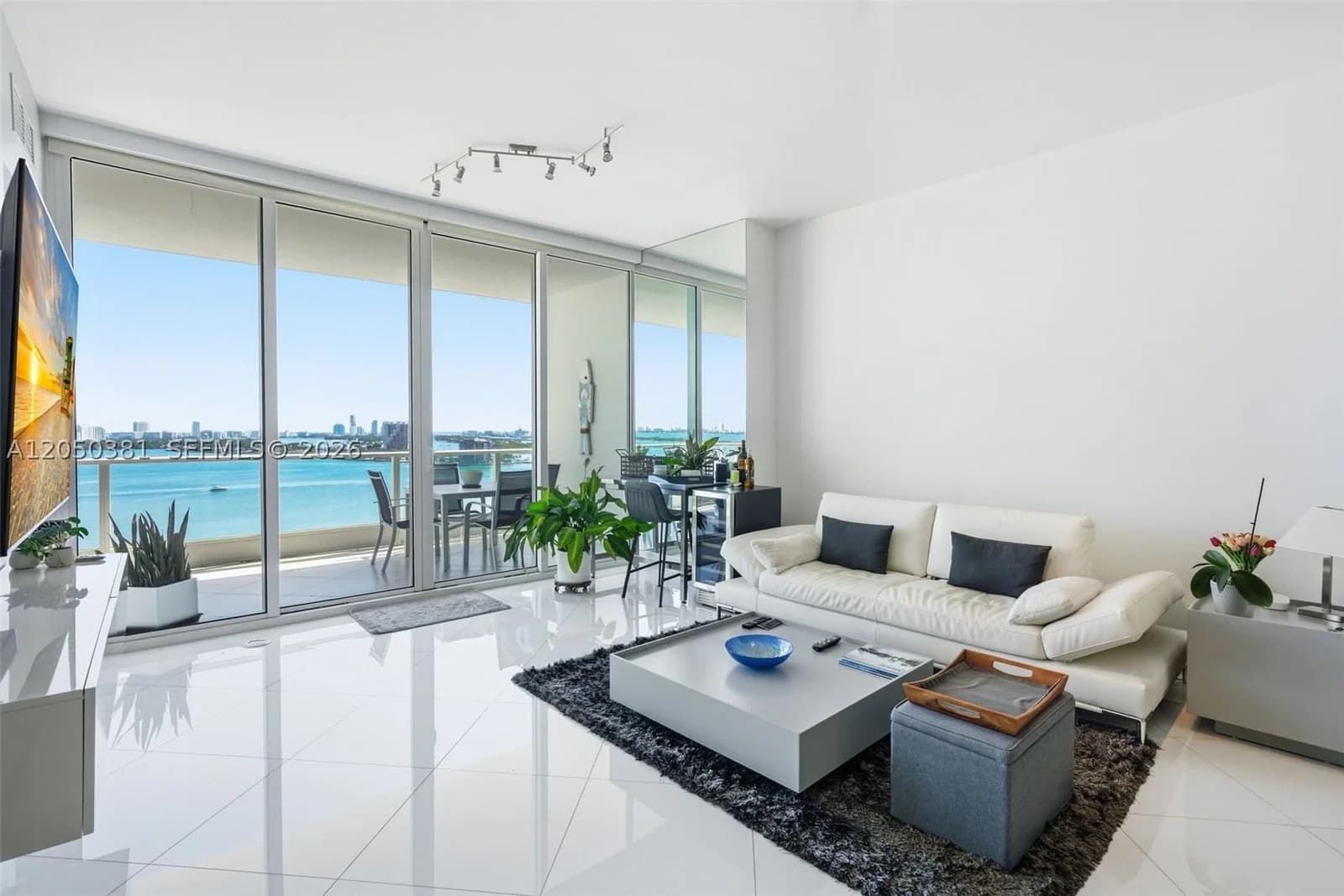 2-bedroom Condo — 2020 Bayshore Dr #1908, Miami, FL 33137