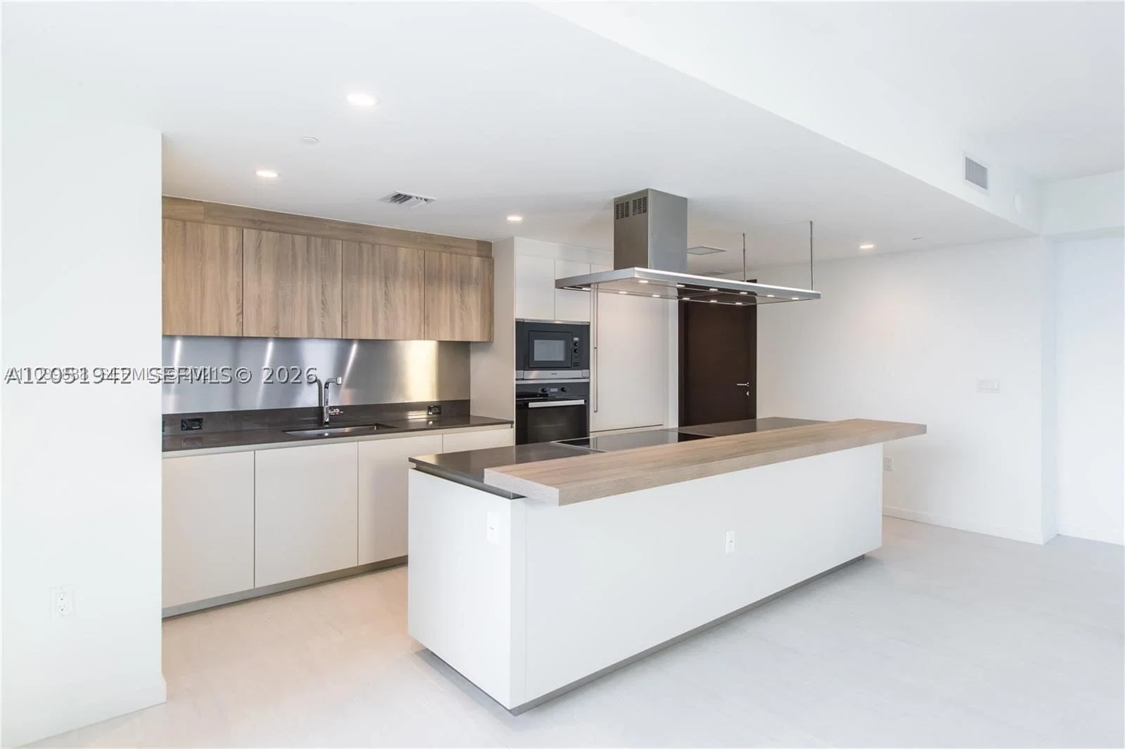 1+1 Condo — 1000 Brickell Plz #2110, Miami, FL 33131
