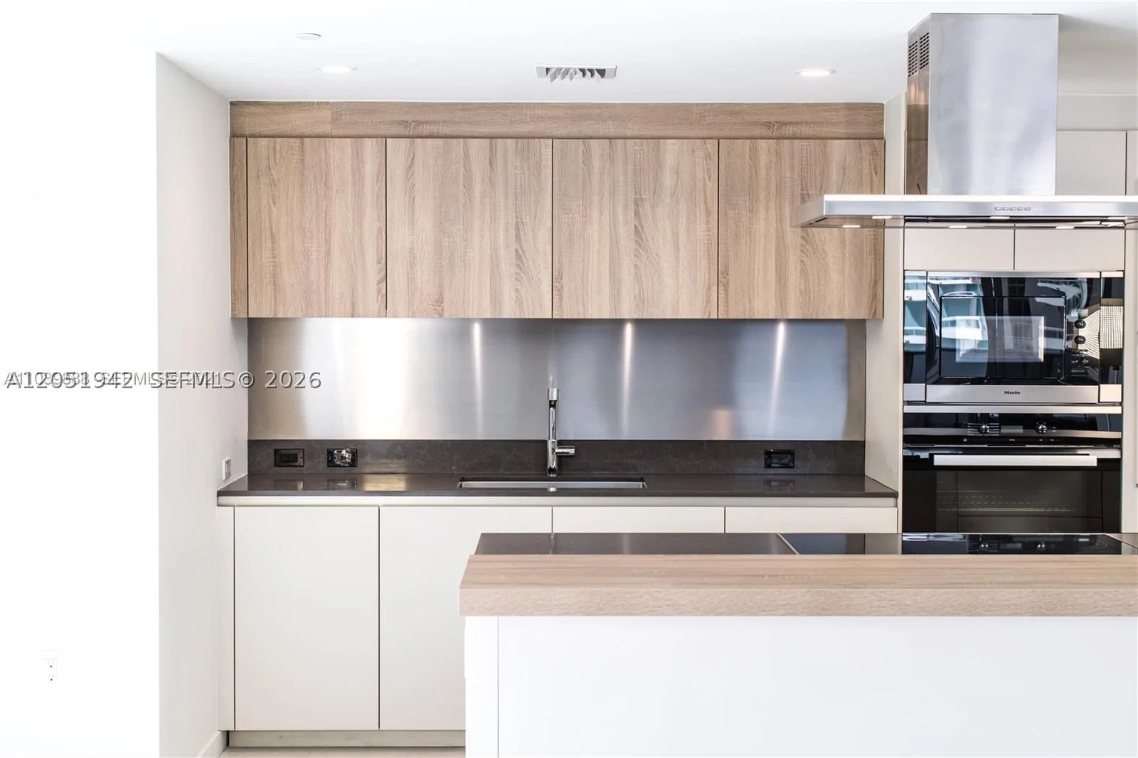 1+1 Condo — 1000 Brickell Plz #2110, Miami, FL 33131