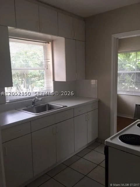 1-bedroom Apartment — 1002 37th Ave #3, Coral Gables, FL 33127