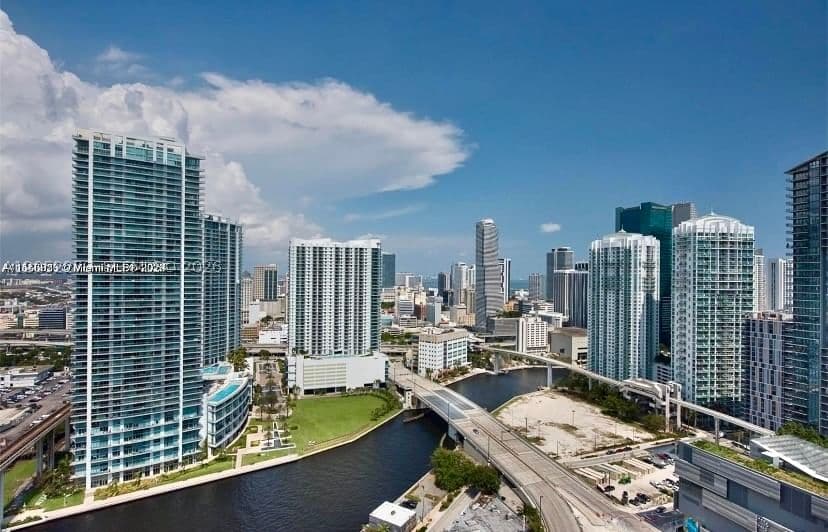3+1 Condo — 88 7th St #2712, Miami, FL 33130
