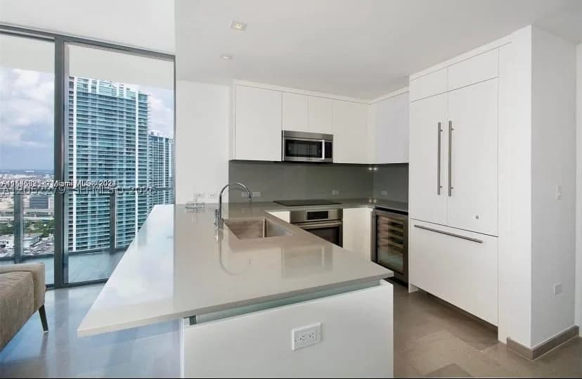 3+1 Condo — 88 7th St #2712, Miami, FL 33130