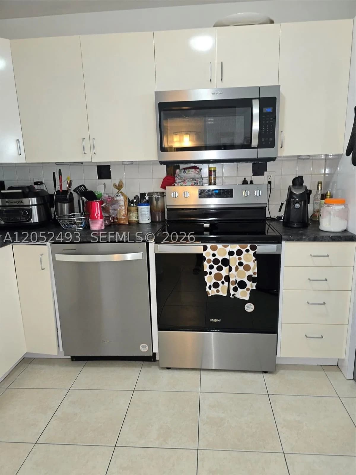 1+1 Condo — 1901 Brickell Ave #B504, Miami, FL 33129