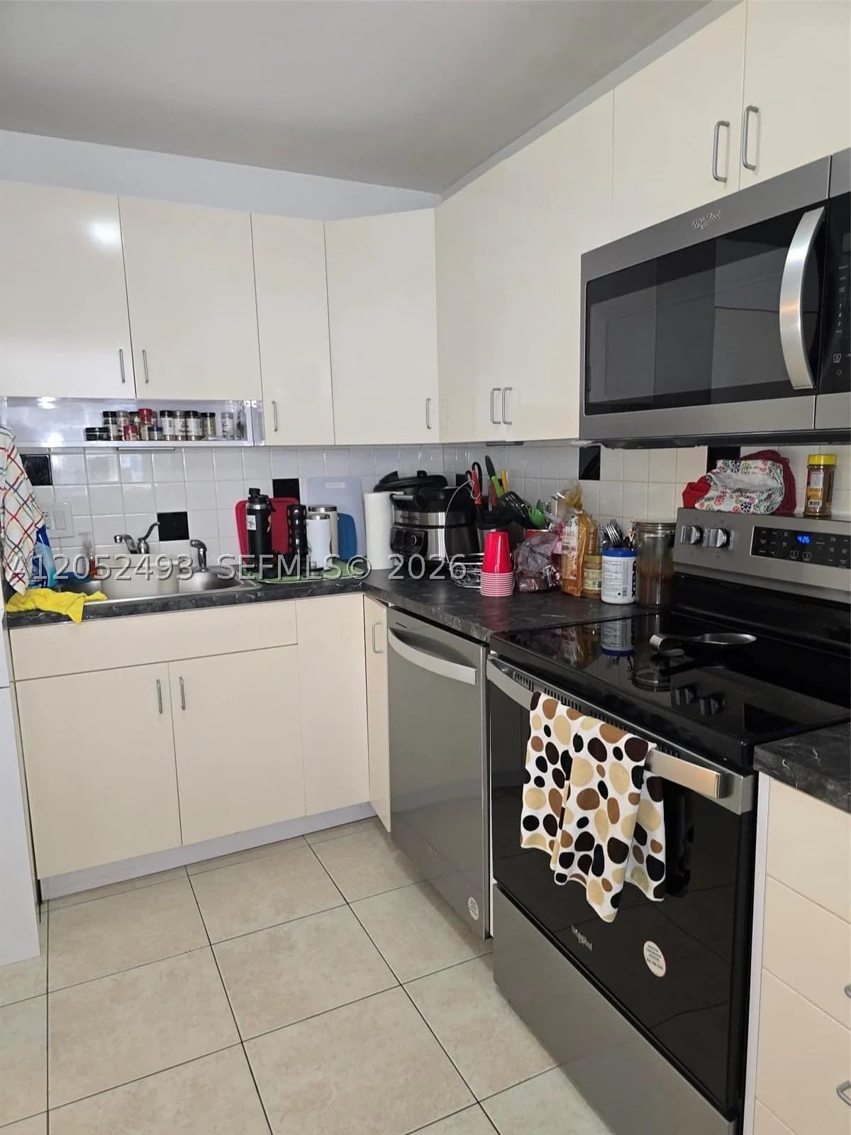 1+1 Condo — 1901 Brickell Ave #B504, Miami, FL 33129