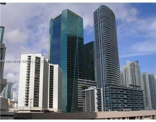 2+1 Condo — 41 5th St #402, Miami, FL 33131