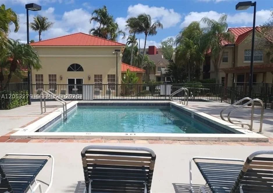 1-bedroom Condo — 18304 68th Ave #M, Hialeah, FL 33015