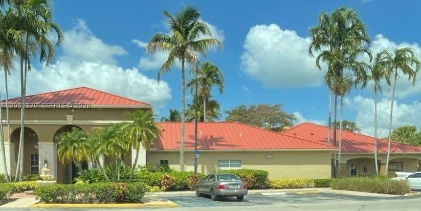1-bedroom Condo — 18304 68th Ave #M, Hialeah, FL 33015