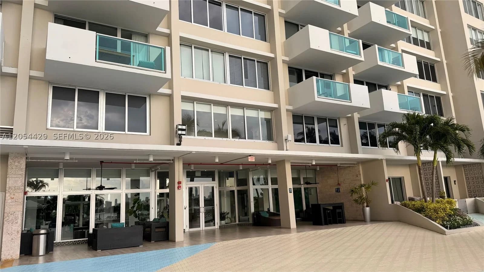 1+1 Condo — 1200 WEST AV #1423, Miami Beach, FL 33139