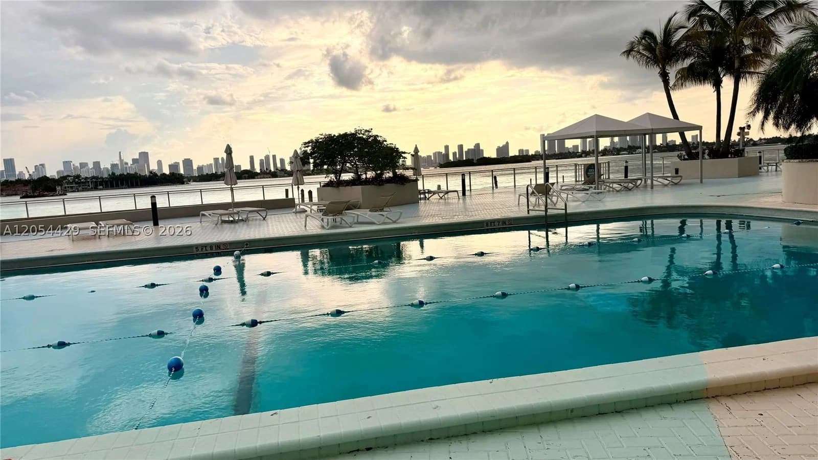 1+1 Condo — 1200 WEST AV #1423, Miami Beach, FL 33139