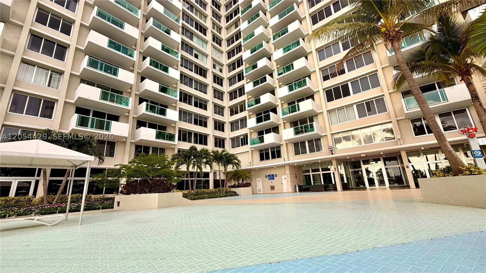 1+1 Condo — 1200 WEST AV #1423, Miami Beach, FL 33139