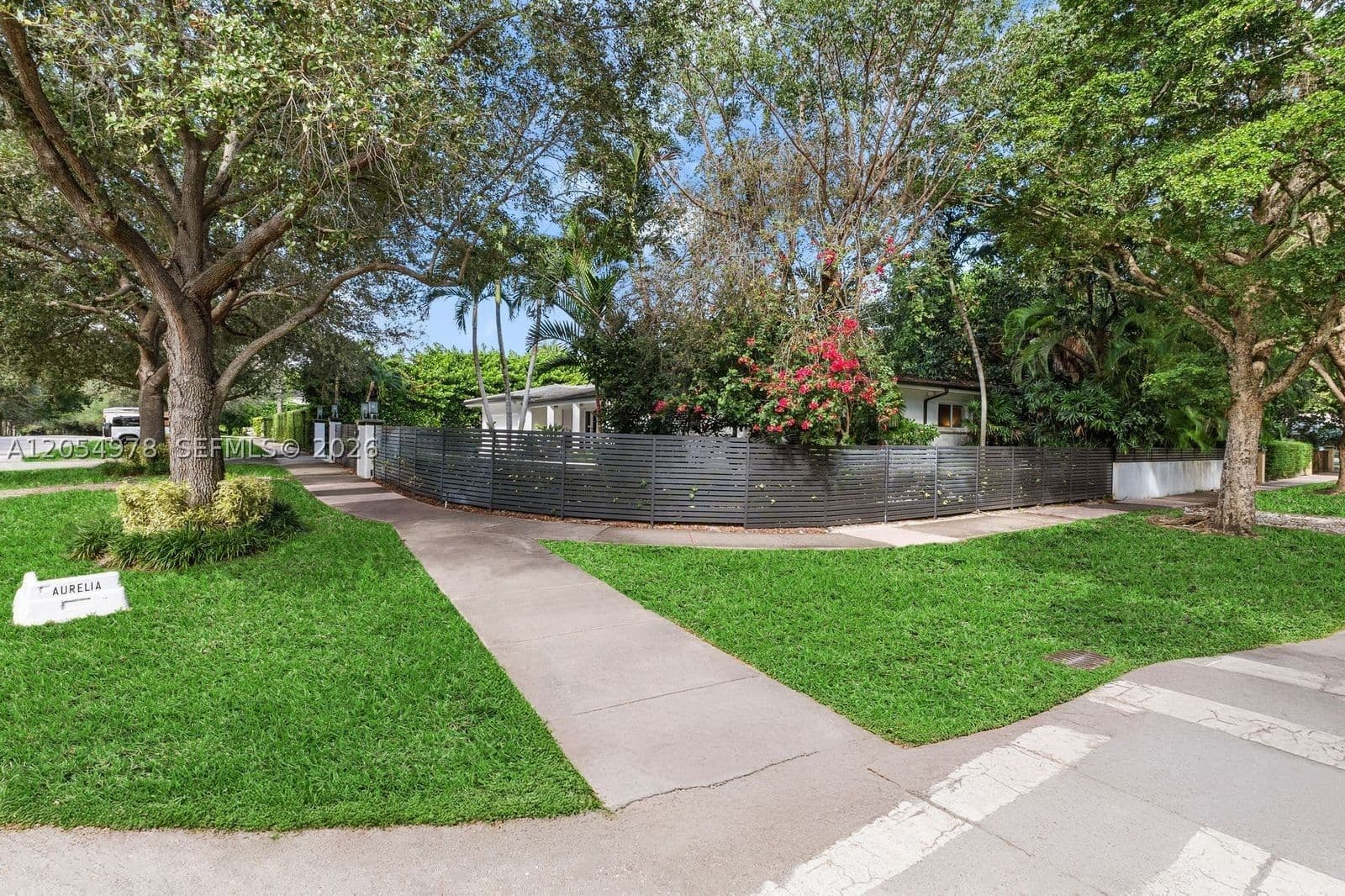 4+1 Müstakil ev — 6511 Riviera Dr, Coral Gables, FL 33146